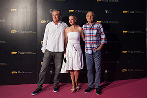 22crvenitepihNASLOVNA